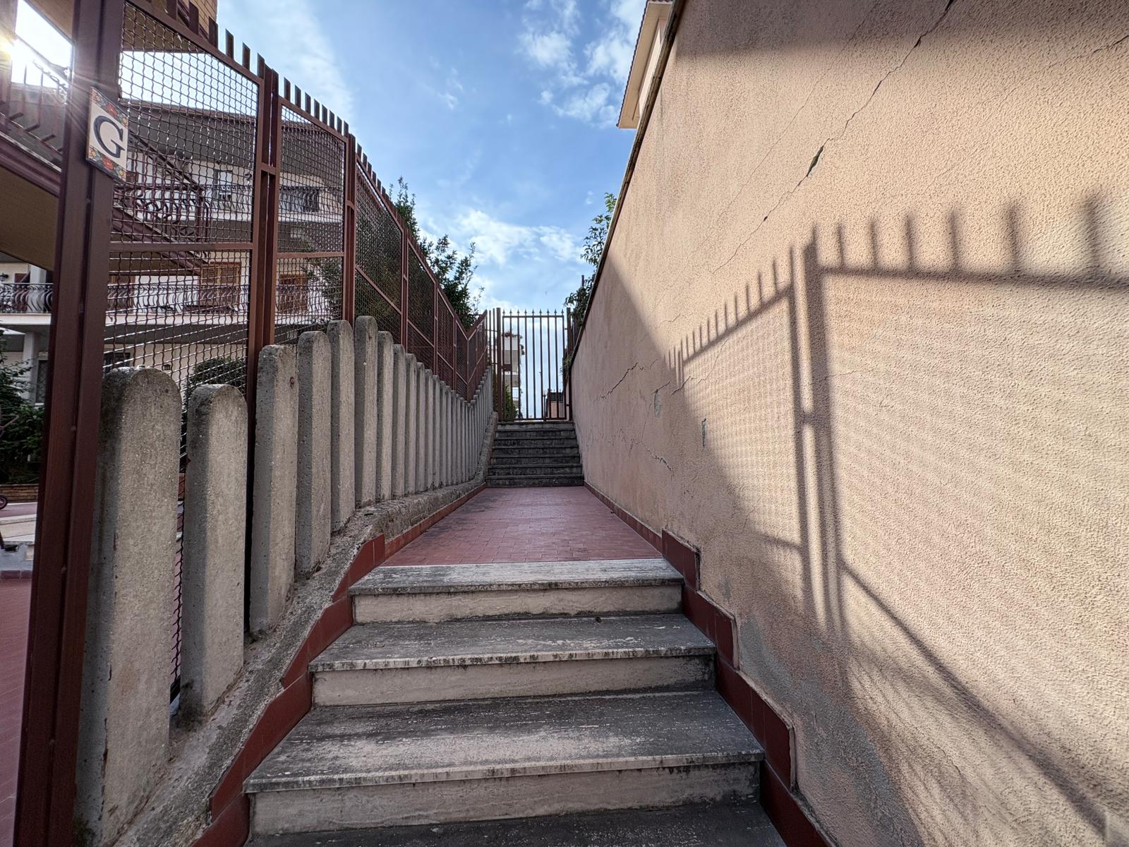 00a0db22-c79e-4b16-a21c-96fb34a51b50 PALMIOLI 268- Ampio trilocale-terrazzo 200 mq-zona Santa Maria
