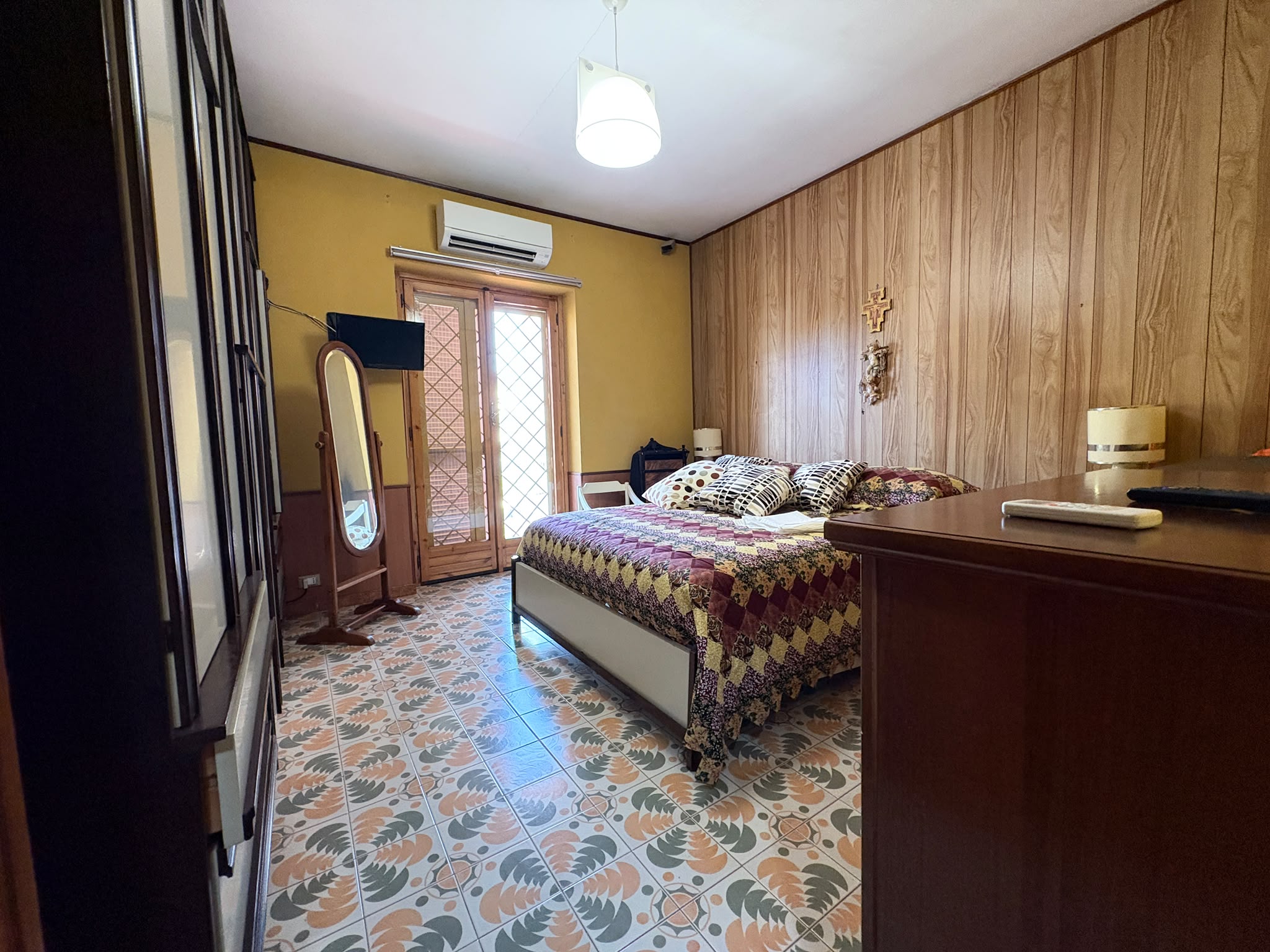 PALMIOLI 268- Ampio trilocale-terrazzo 200 mq-zona Santa Maria