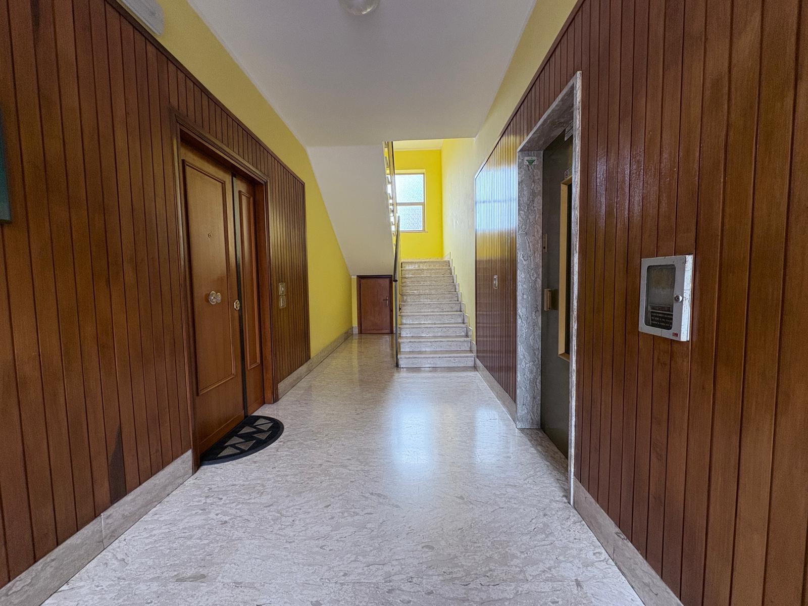 1dd7ae32-9f80-45aa-8981-58ff86a34144 PALMIOLI 268- Ampio trilocale-terrazzo 200 mq-zona Santa Maria
