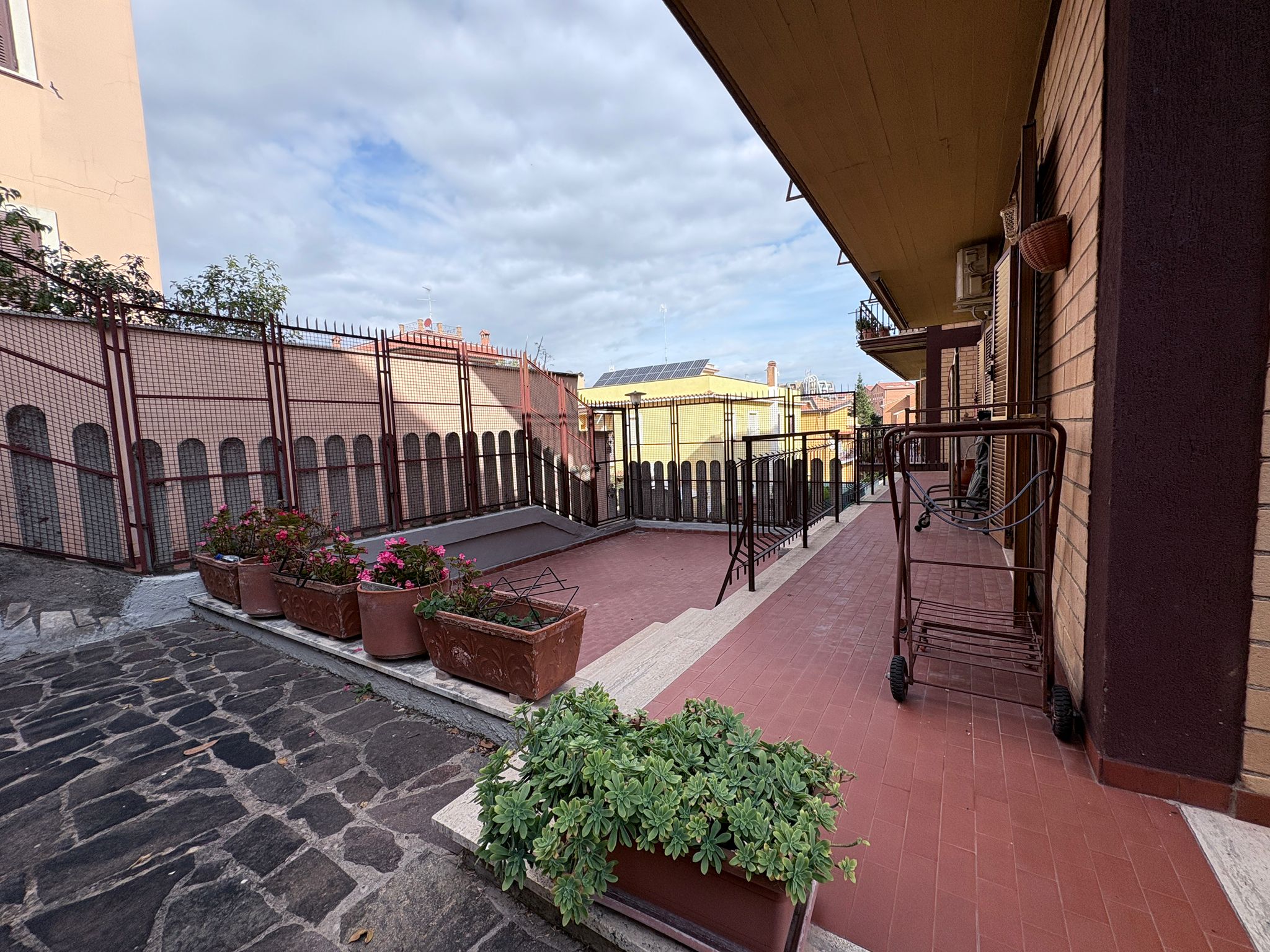 232184b1-bf7d-4ab9-a6c7-d9695aebdbe3 PALMIOLI 268- Ampio trilocale-terrazzo 200 mq-zona Santa Maria