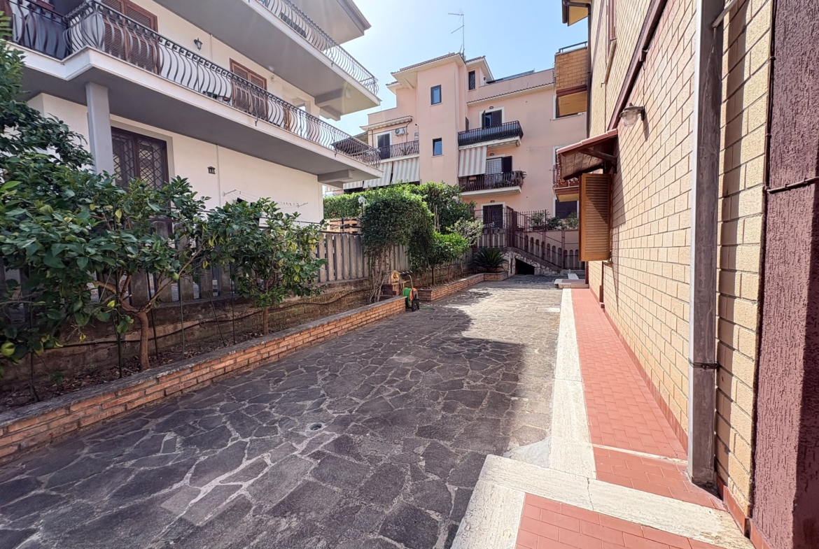 PALMIOLI 268- Ampio trilocale-terrazzo 200 mq-zona Santa Maria