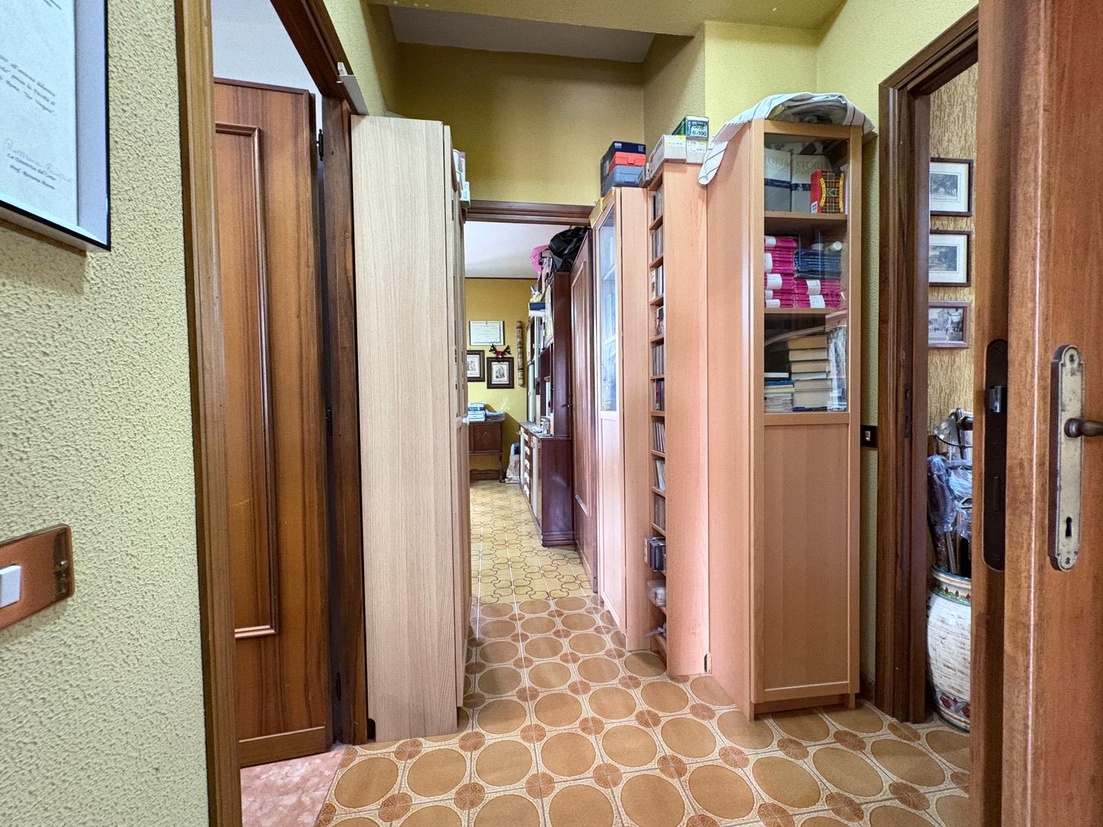 5ea24ab1-9464-4399-b6aa-fbfc22a28af9 PALMIOLI 268- Ampio trilocale-terrazzo 200 mq-zona Santa Maria