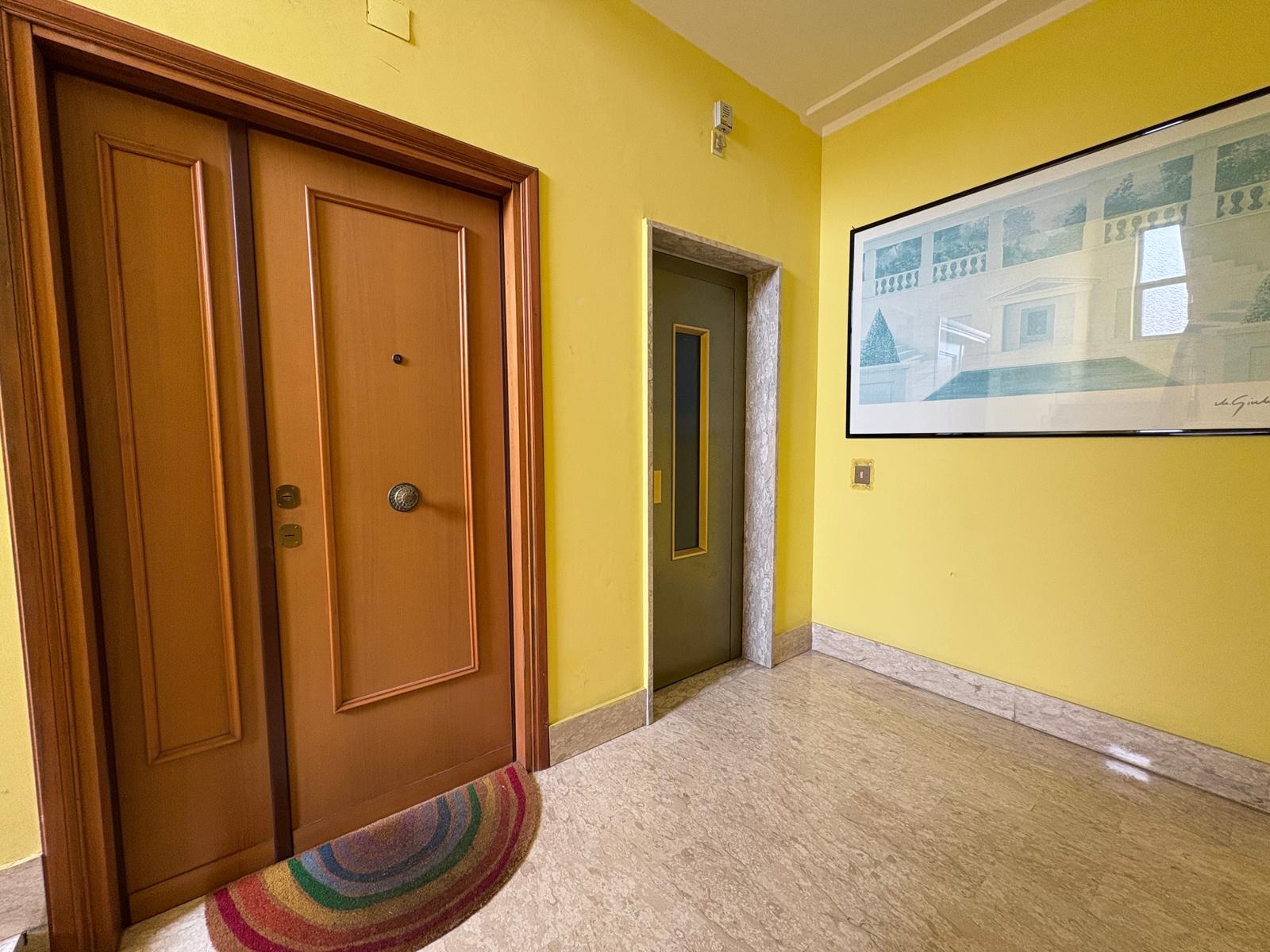 b15b82e4-9dec-485d-b787-c9d0a179b74a PALMIOLI 268- Ampio trilocale-terrazzo 200 mq-zona Santa Maria