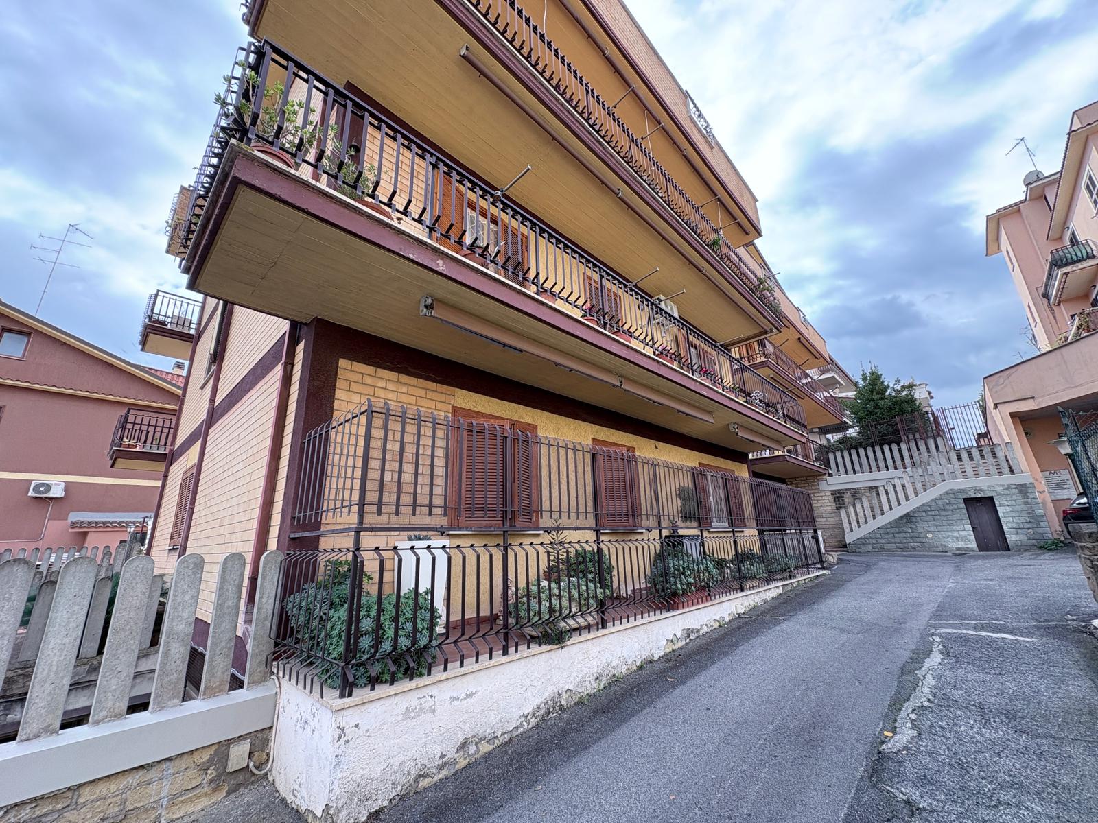 d994ad0a-ef17-46fd-b7b6-d71769059f01 PALMIOLI 268- Ampio trilocale-terrazzo 200 mq-zona Santa Maria