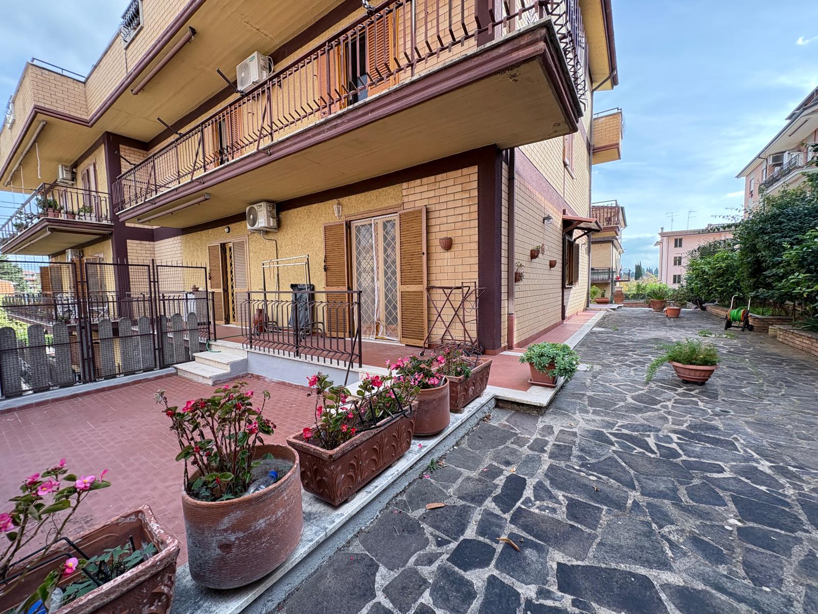 esterno PALMIOLI 268- Ampio trilocale-terrazzo 200 mq-zona Santa Maria