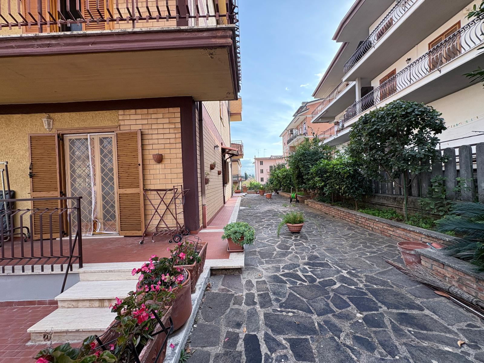 f81e6775-5a1d-47b4-b17d-3416ffba2ec0 PALMIOLI 268- Ampio trilocale-terrazzo 200 mq-zona Santa Maria