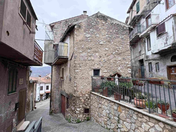BIXIO25-Scandriglia-Ampio bilivello con ingresso indipendente
