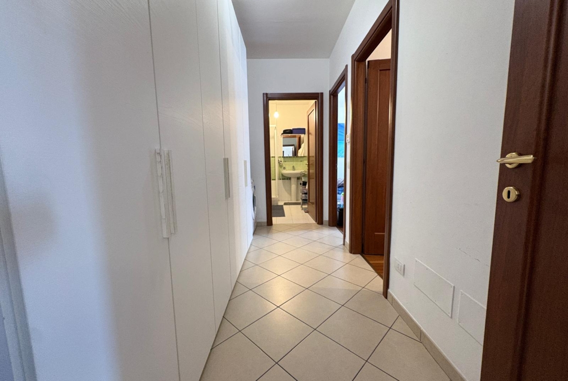 COMMERCIO209-appartamento trilocale-contesto residenziale-ampio terrazzo-cantina