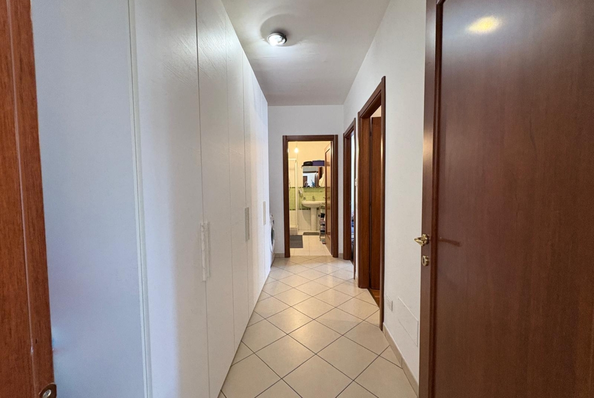 COMMERCIO209-appartamento trilocale-contesto residenziale-ampio terrazzo-cantina