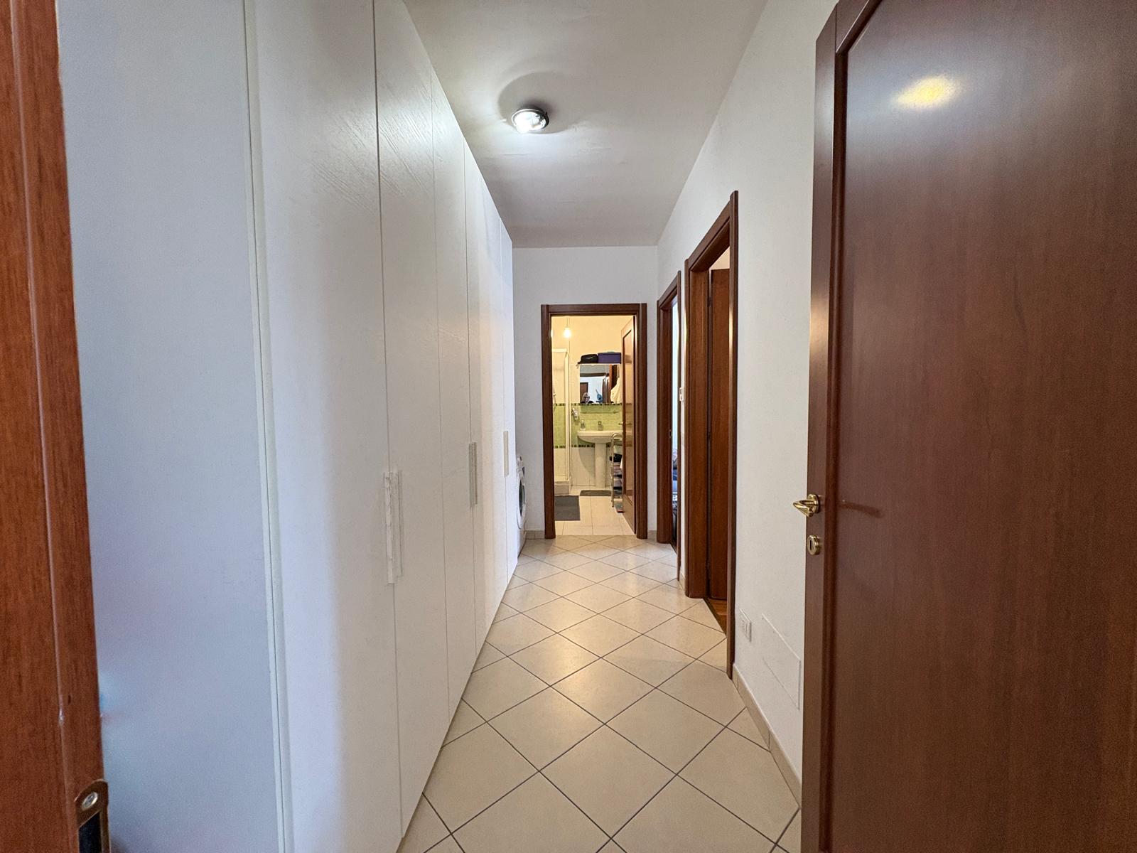 COMMERCIO209-appartamento trilocale-contesto residenziale-ampio terrazzo-cantina