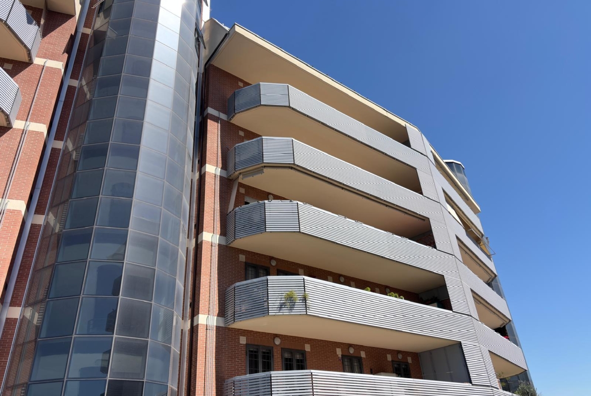 COMMERCIO209-appartamento trilocale-contesto residenziale-ampio terrazzo-cantina