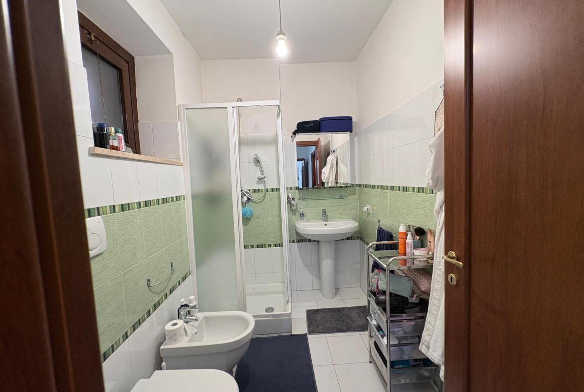 COMMERCIO209-appartamento trilocale-contesto residenziale-ampio terrazzo-cantina