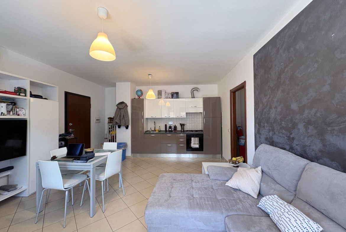 COMMERCIO209-appartamento trilocale-contesto residenziale-ampio terrazzo-cantina