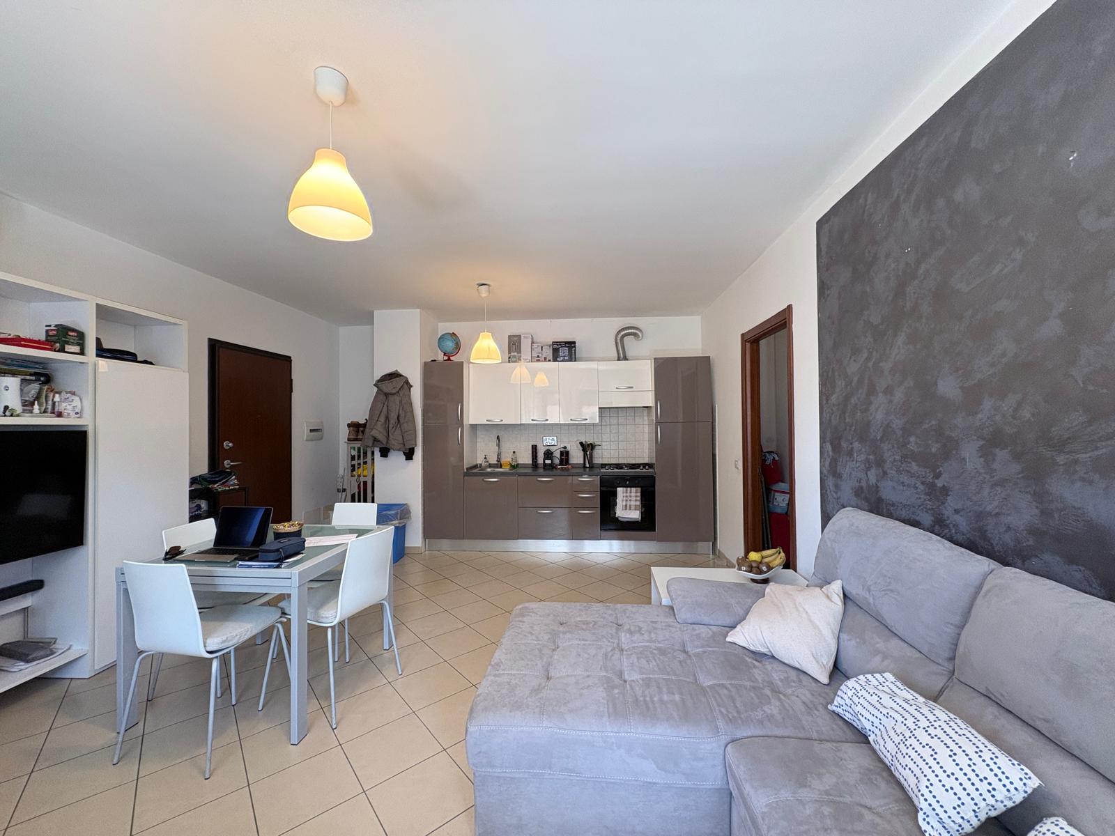 COMMERCIO209-appartamento trilocale-contesto residenziale-ampio terrazzo-cantina