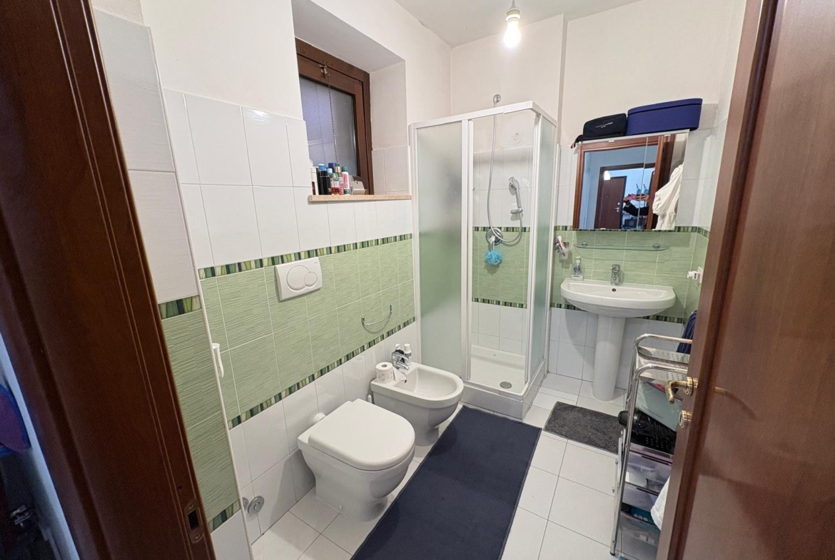 COMMERCIO209-appartamento trilocale-contesto residenziale-ampio terrazzo-cantina