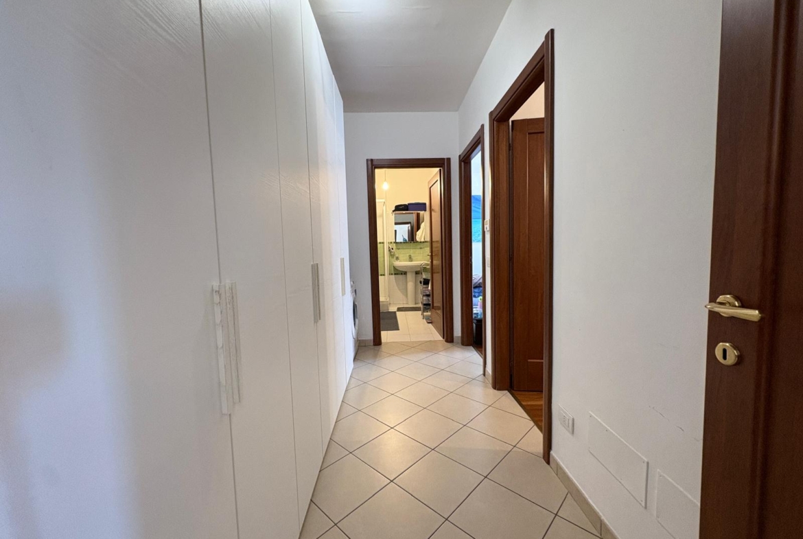 COMMERCIO209-appartamento trilocale-contesto residenziale-ampio terrazzo-cantina