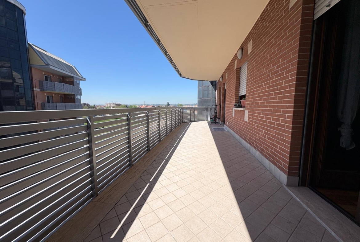 COMMERCIO209-appartamento trilocale-contesto residenziale-ampio terrazzo-cantina