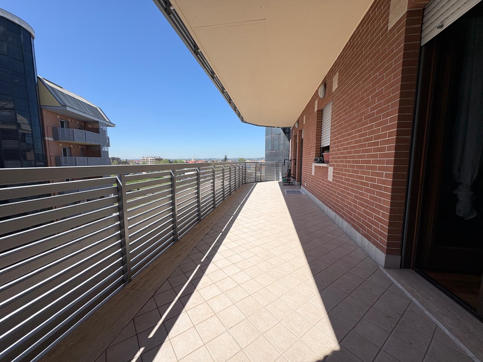 COMMERCIO209-appartamento trilocale-contesto residenziale-ampio terrazzo-cantina