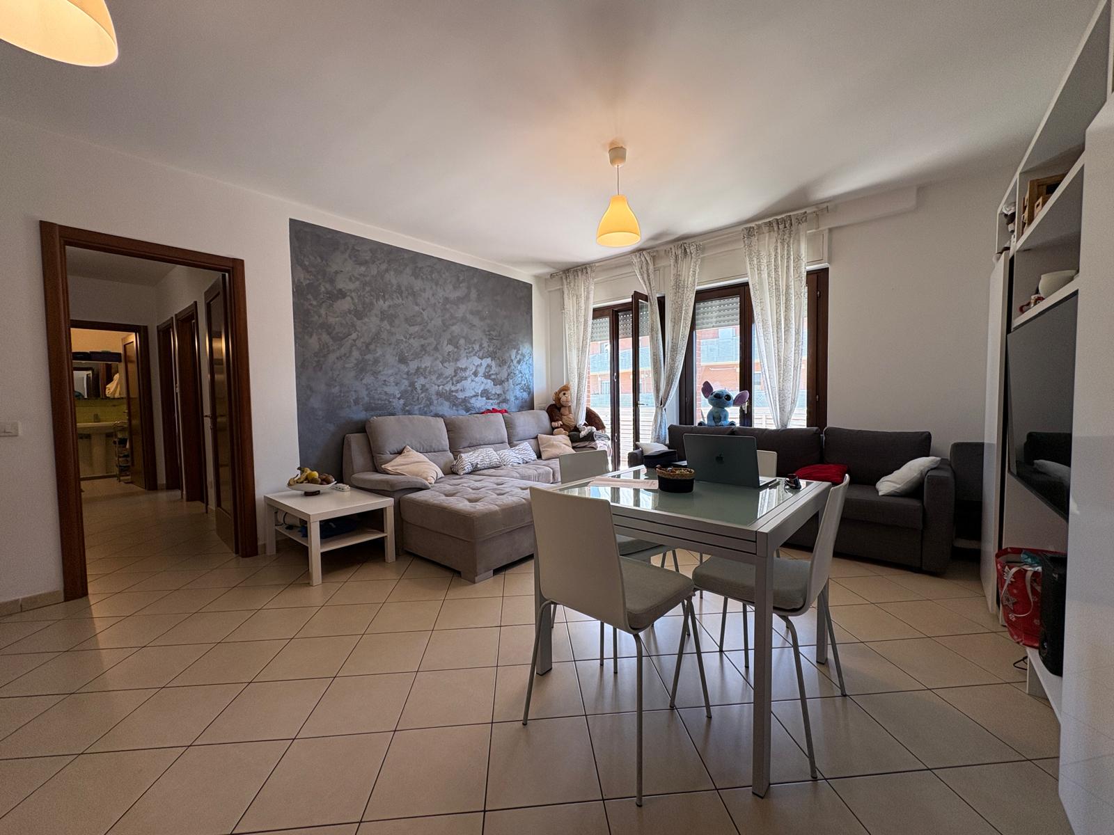 COMMERCIO209-appartamento trilocale-contesto residenziale-ampio terrazzo-cantina