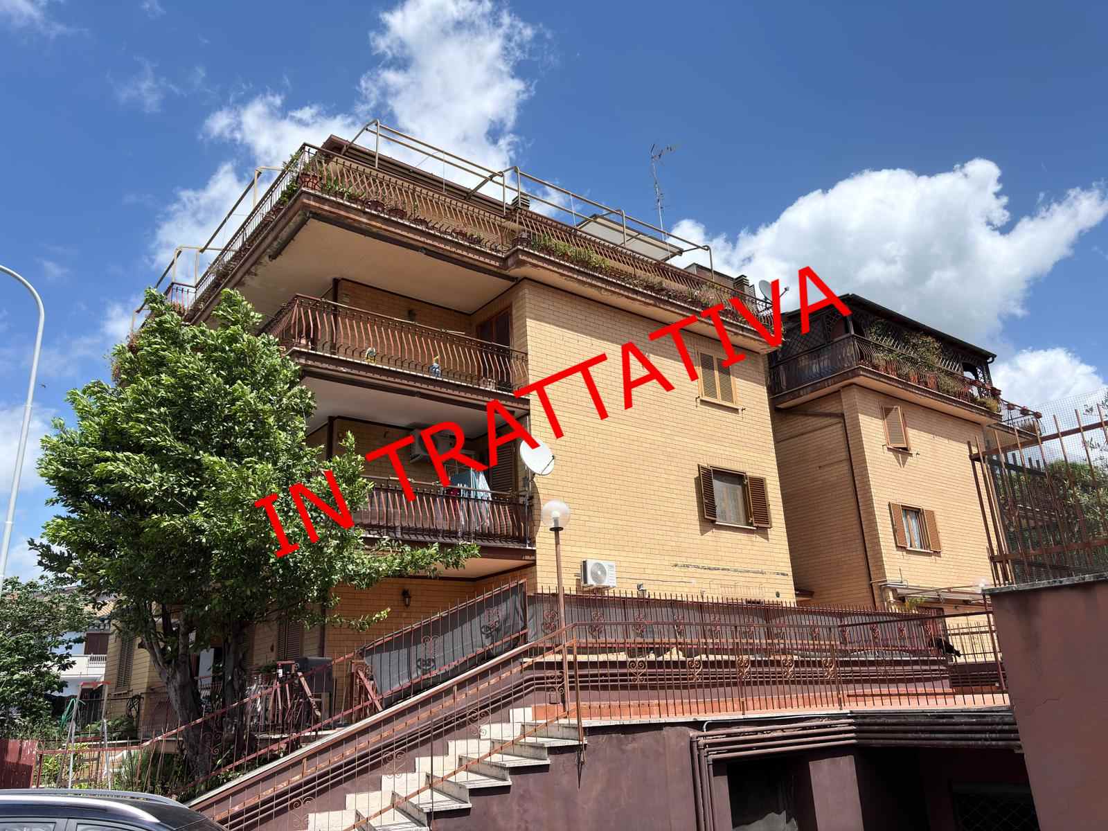 cop ARNO IN TRATTATIVA ARNO189-Attico quadrilocale con ampi terrazzi e box