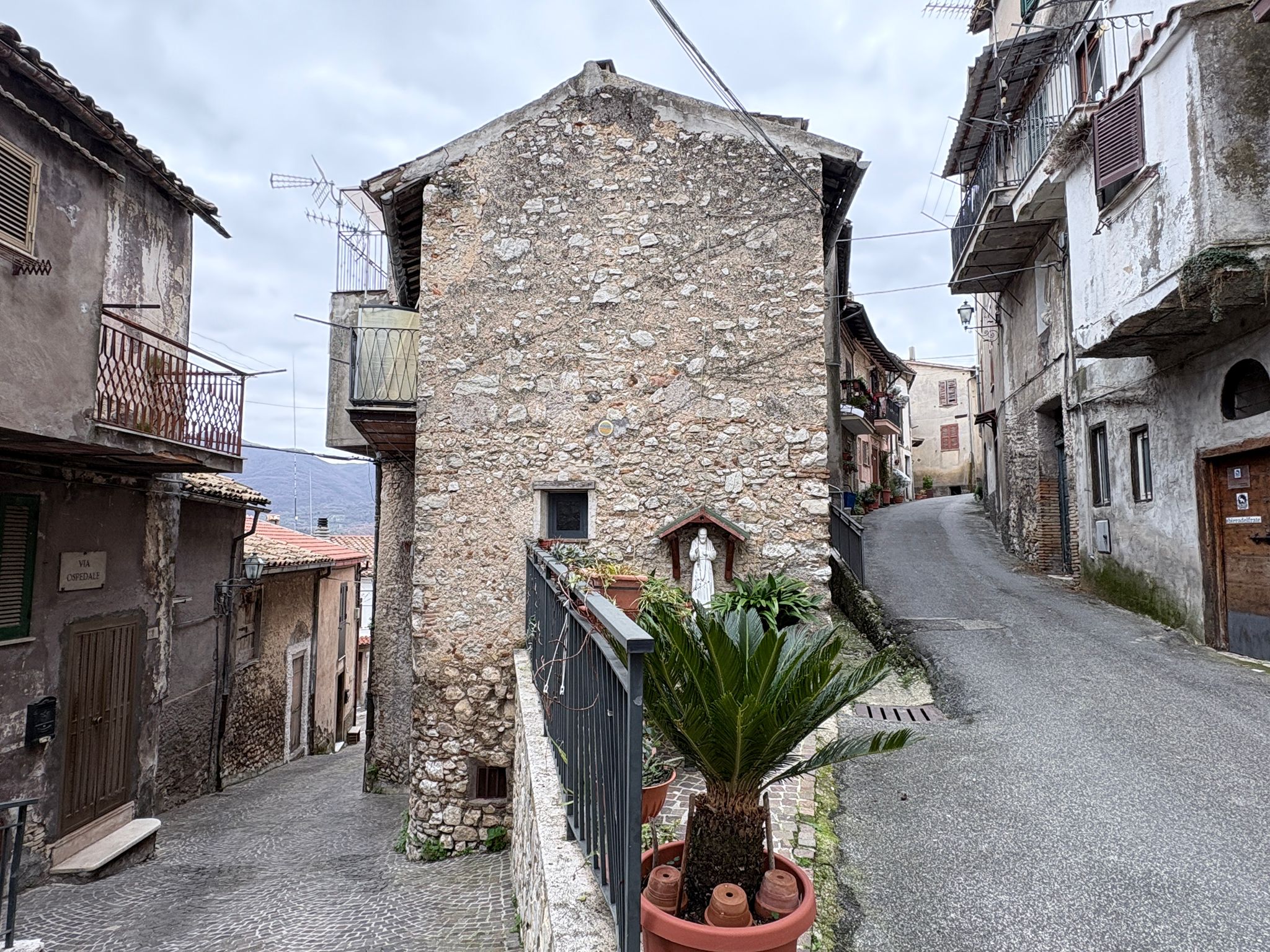 BIXIO450-Scandriglia-Locazione Ampio bilivello-ingresso indipendente