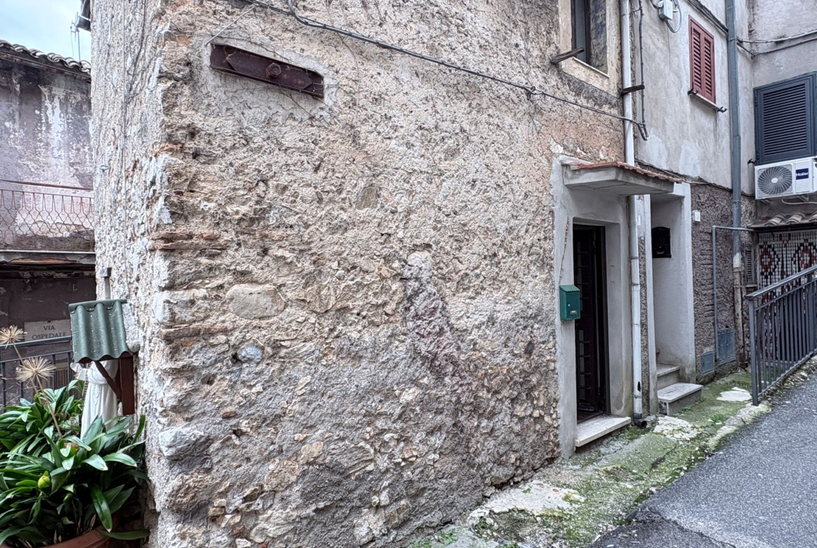 BIXIO450-Scandriglia-Locazione Ampio bilivello-ingresso indipendente