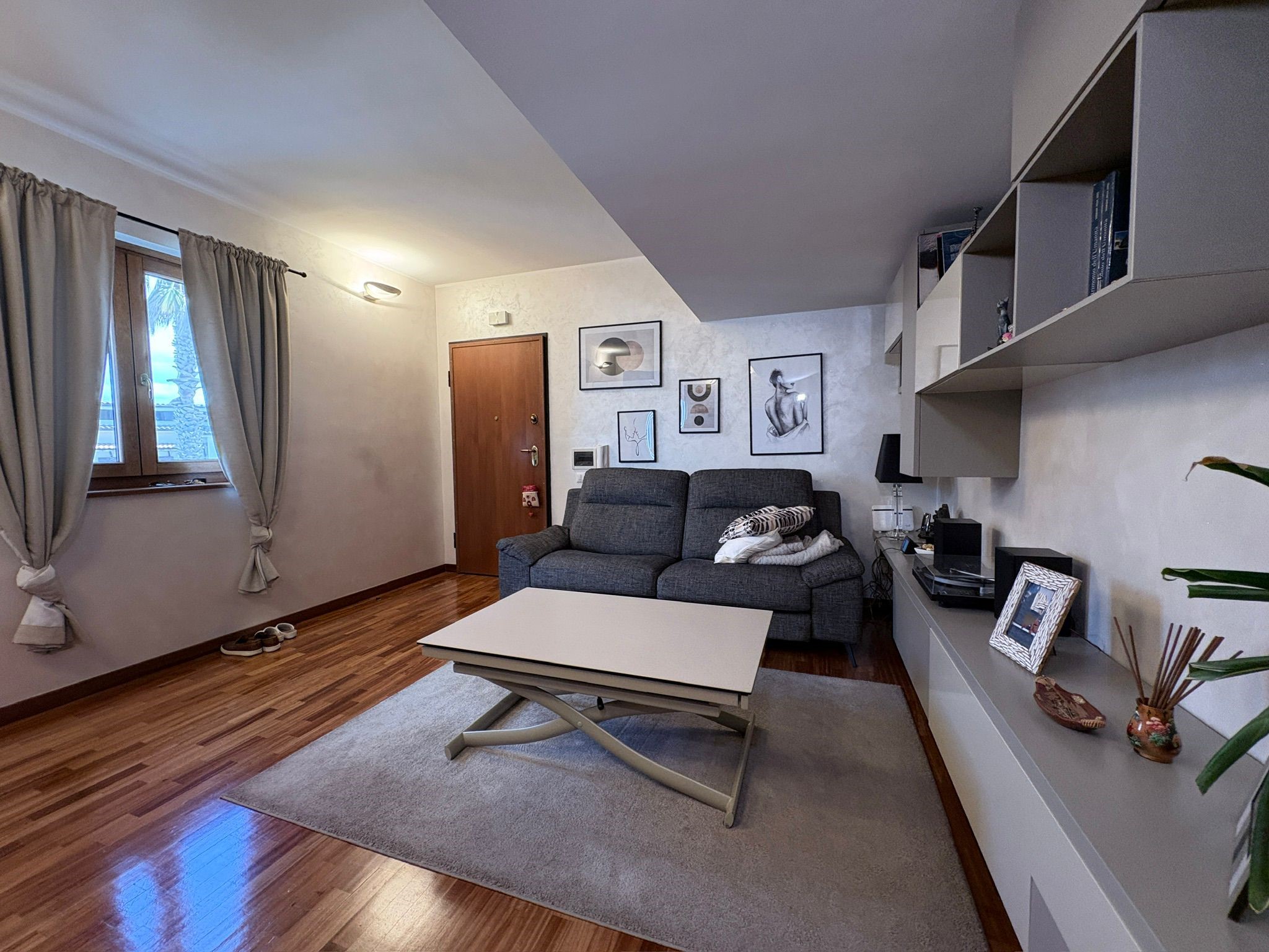 ISONZO257-Bilivello completamente ristrutturato con balcone, terrazzi e box