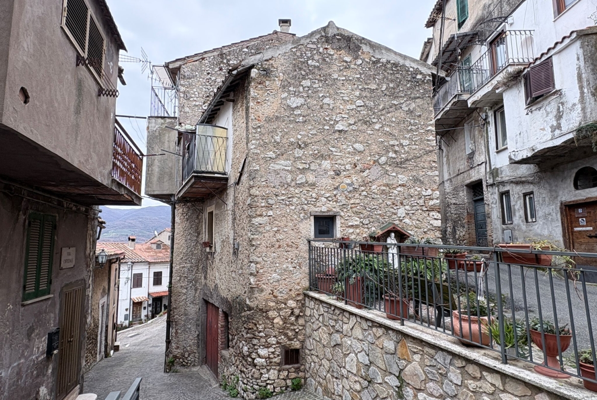 BIXIO450-Scandriglia-Locazione Ampio bilivello-ingresso indipendente