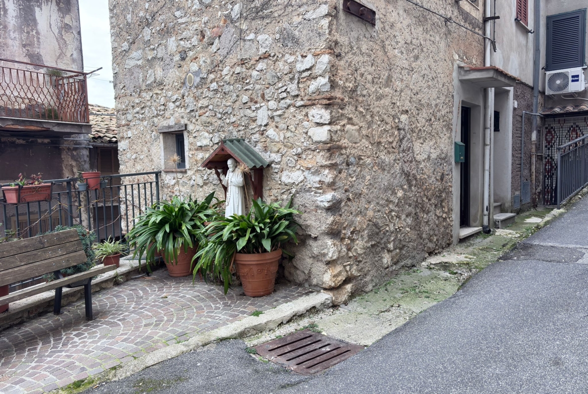 BIXIO450-Scandriglia-Locazione Ampio bilivello-ingresso indipendente