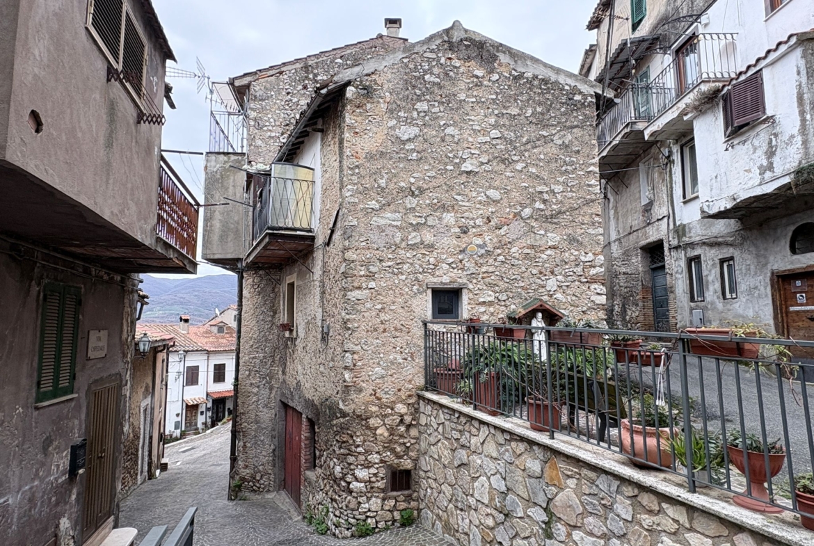 BIXIO450-Scandriglia-Locazione Ampio bilivello-ingresso indipendente