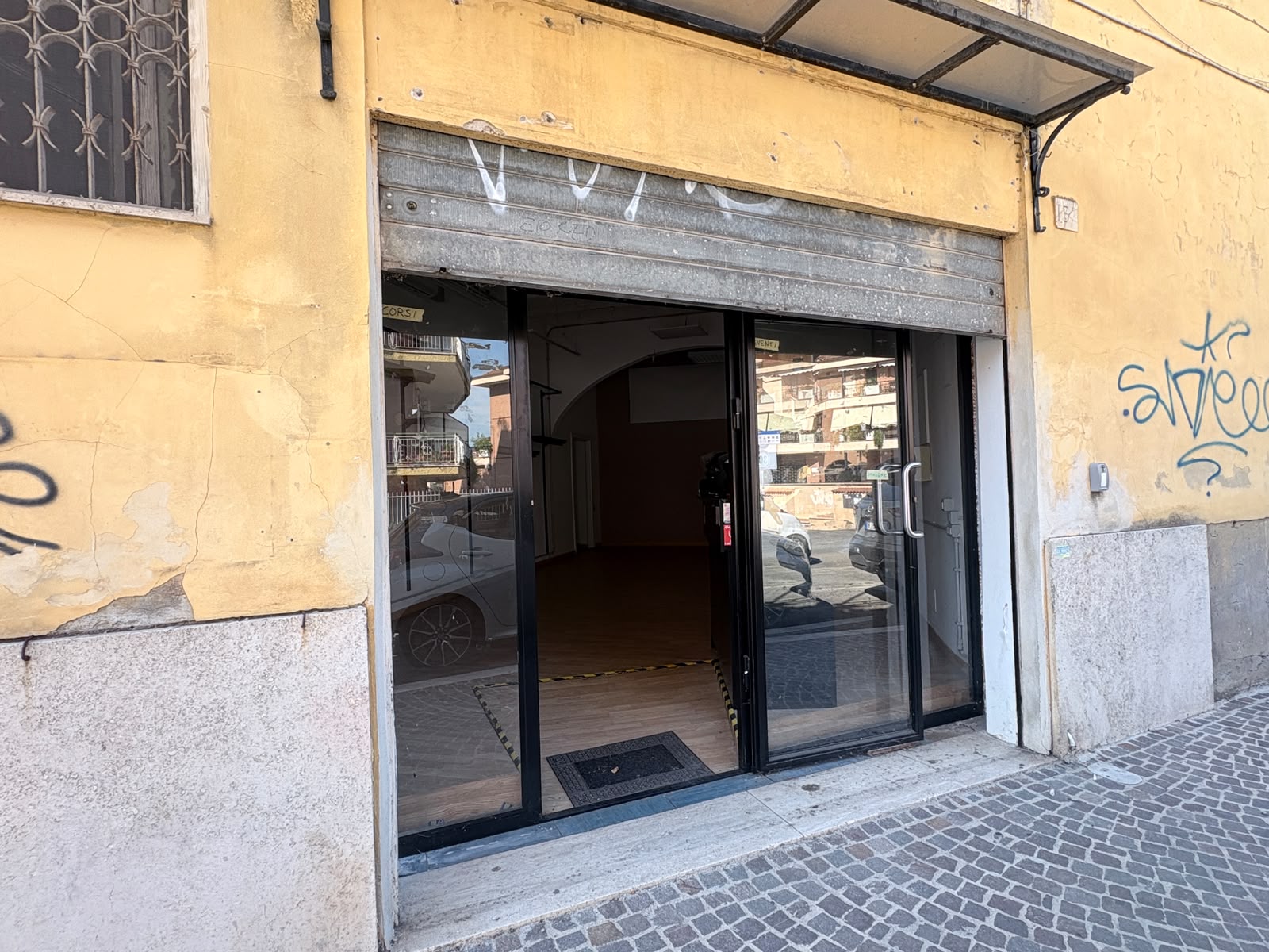 4bb84441-4dc0-46bc-b20a-59e5b9b969e1 FEDERICI550–Locale commerciale in posizione semi-centrale