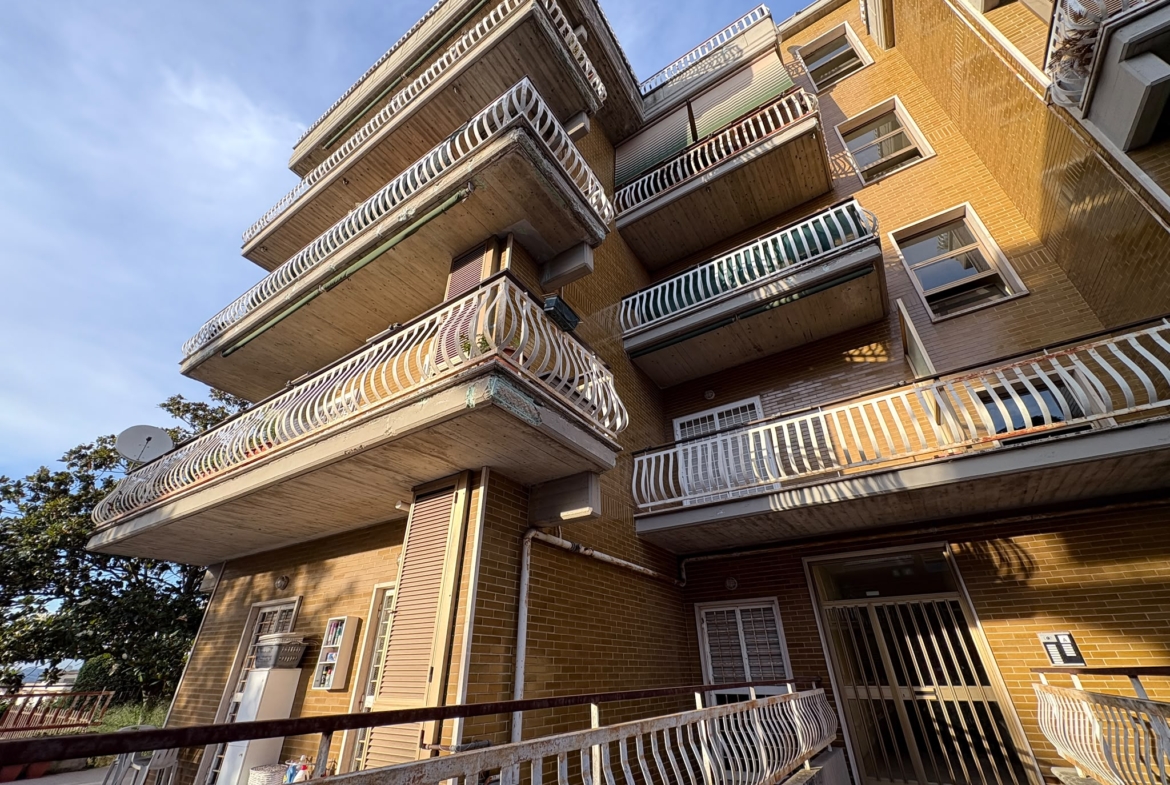 POGGIOCAIANO237- Settebagni-appartamento-box auto-terrazza esclusiva