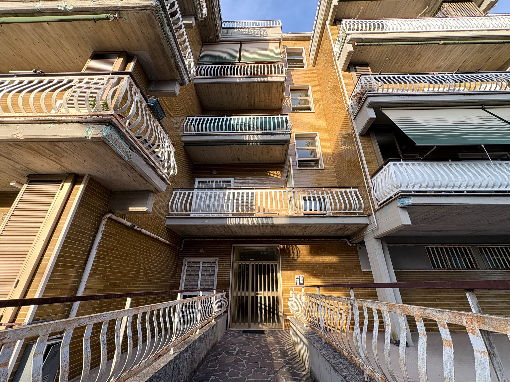 POGGIOCAIANO237- Settebagni-appartamento-box auto-terrazza esclusiva