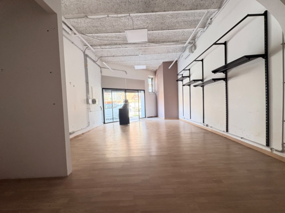 FEDERICI550–Locale commerciale in posizione semi-centrale