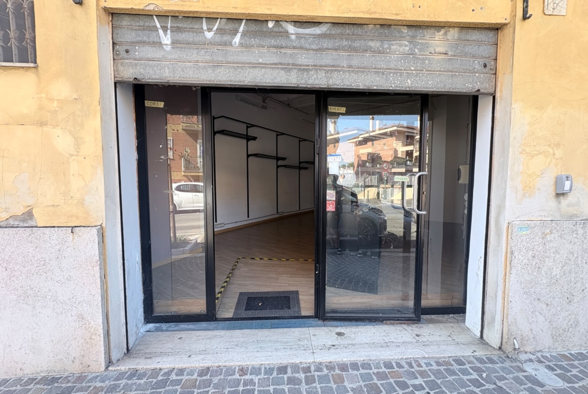 FEDERICI550–Locale commerciale in posizione semi-centrale
