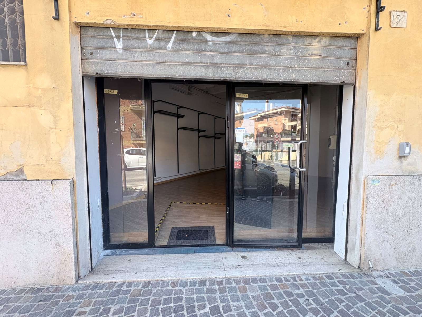 f1d5501e-f4fc-4483-8797-d7f42d0b83a6 FEDERICI550–Locale commerciale in posizione semi-centrale