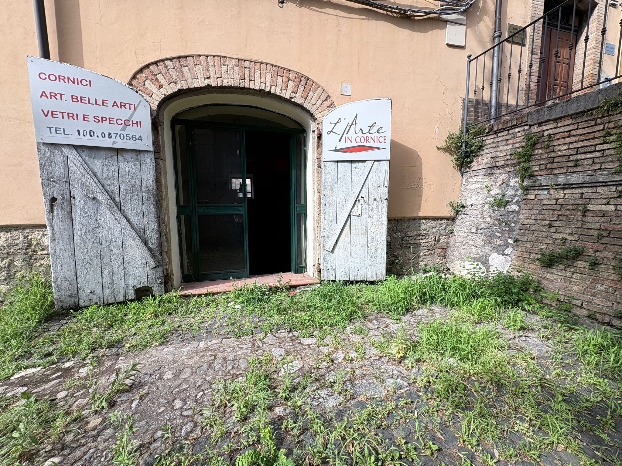 0ac4add0-3823-4471-8d16-61b70af63c59 LIBERTA1100-Locale Commerciale centralissimo-doppio ingresso-grande visibilità