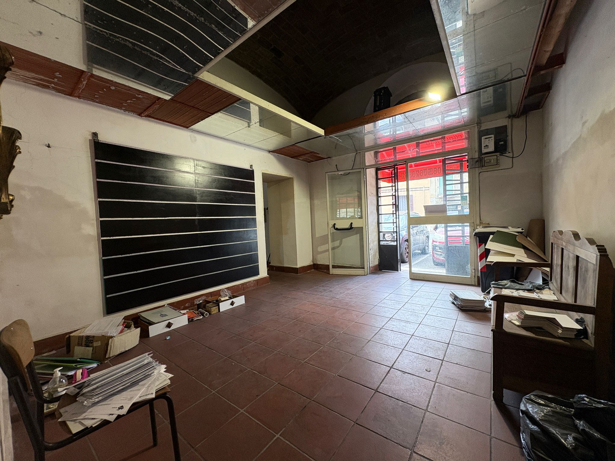 2b636343-cc83-429d-9e43-75195ead7733 LIBERTA1100-Locale Commerciale centralissimo-doppio ingresso-grande visibilità