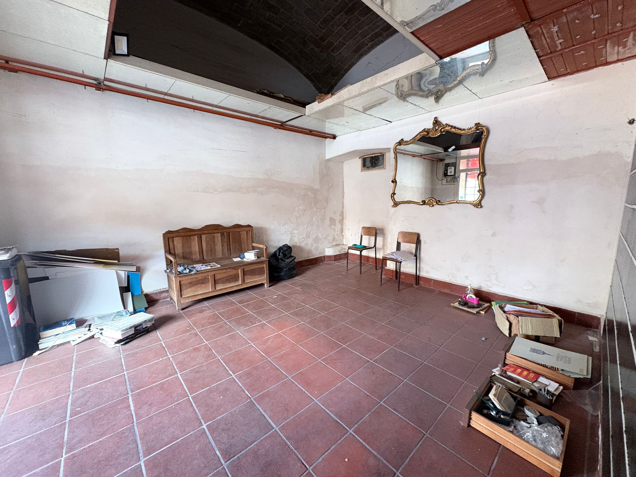 4fb59b70-c554-454f-b350-bb1b8a41e845 LIBERTA1100-Locale Commerciale centralissimo-doppio ingresso-grande visibilità