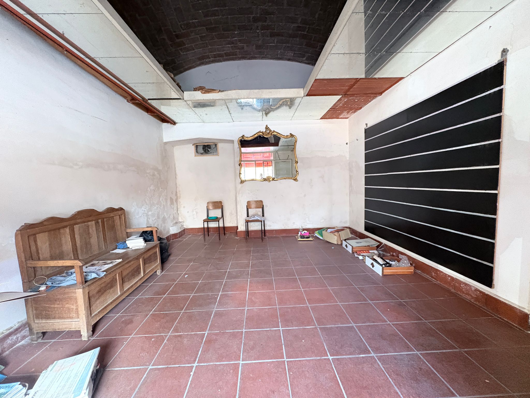 63b06776-42b5-45ec-9275-197e36da6f8f LIBERTA1100-Locale Commerciale centralissimo-doppio ingresso-grande visibilità
