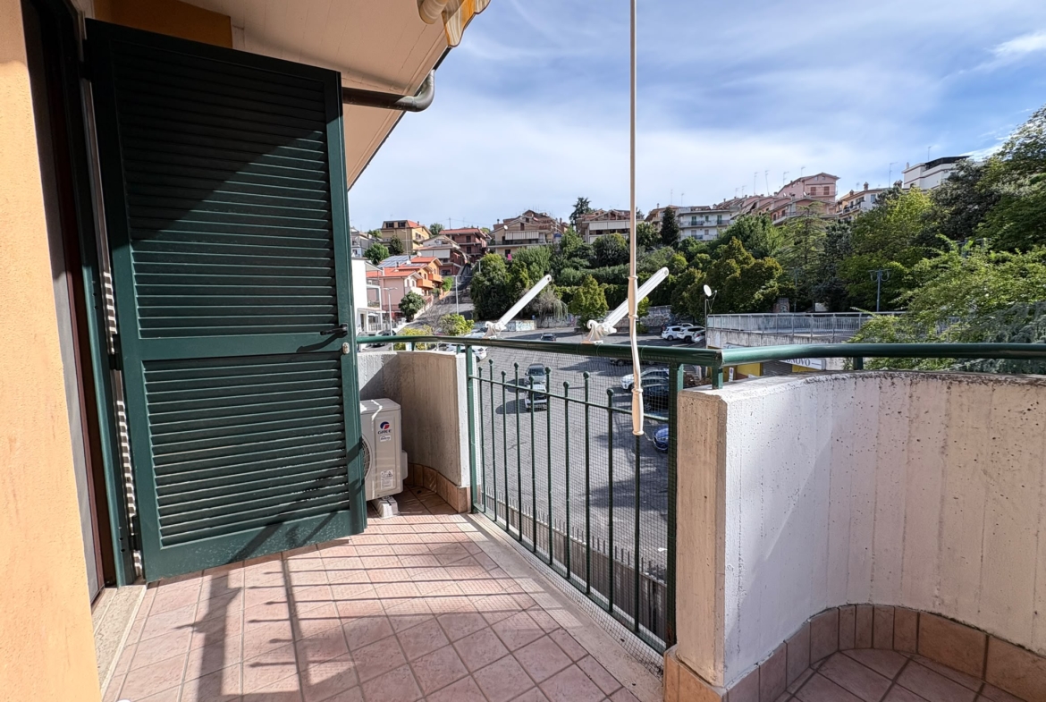 MAIELLA800– Appartamento Trilocale con terrazzo e box-ottimo stato