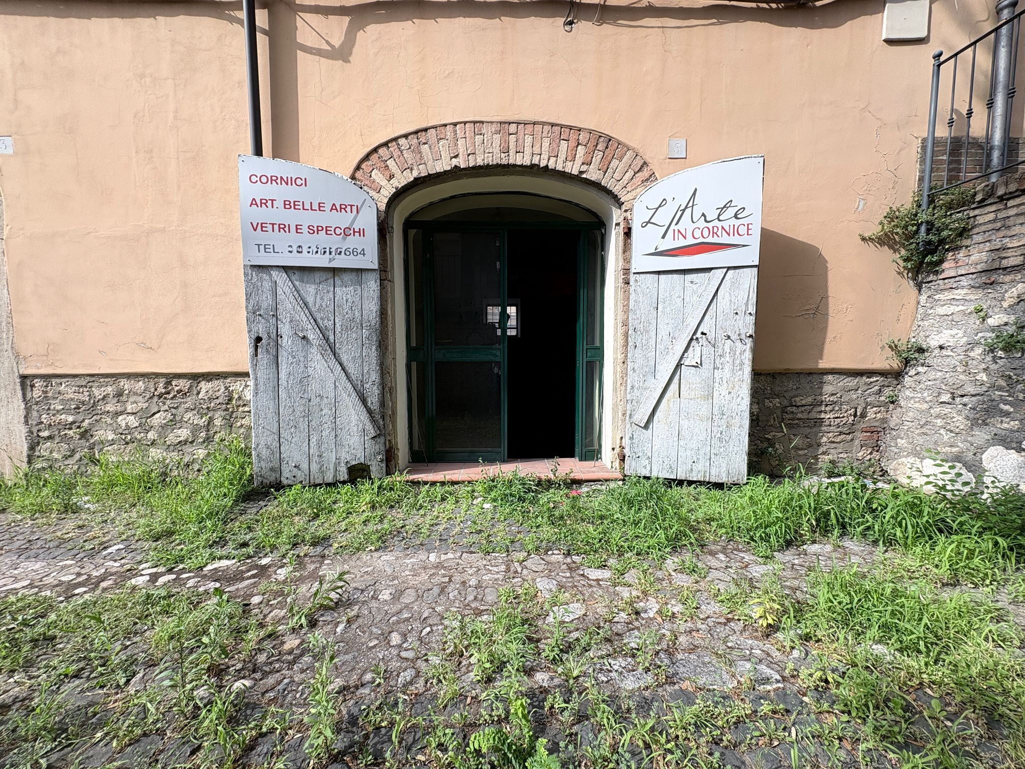 72d62345-a68d-493b-9367-44bf3401b01f LIBERTA1100-Locale Commerciale centralissimo-doppio ingresso-grande visibilità