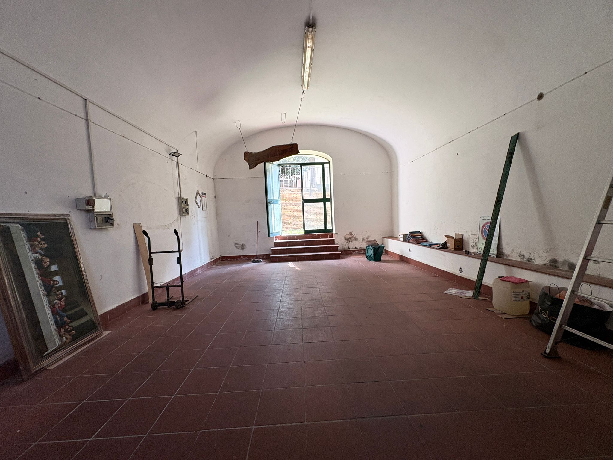 7cf30d2c-96ac-4cb2-b531-e04aeb2e1e5a LIBERTA1100-Locale Commerciale centralissimo-doppio ingresso-grande visibilità