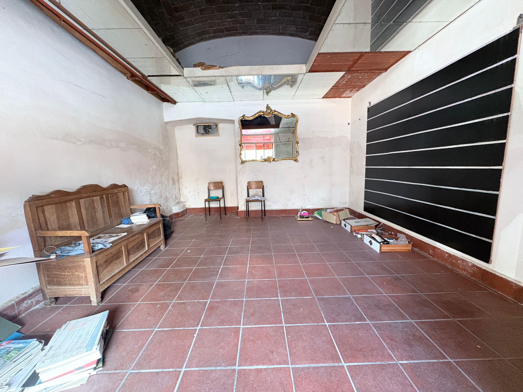 8c74e164-be35-43be-8739-8b3118b8b98c LIBERTA1100-Locale Commerciale centralissimo-doppio ingresso-grande visibilità
