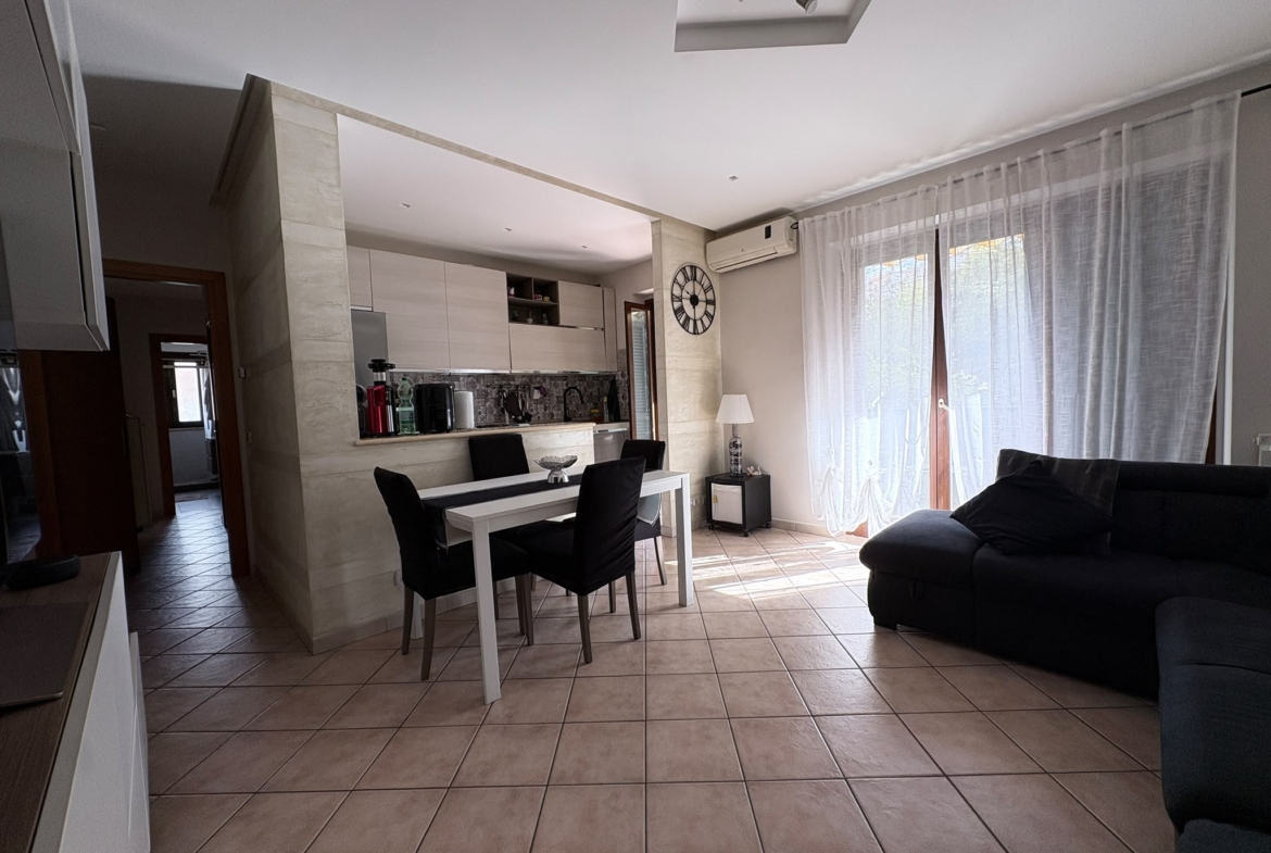 MAIELLA800– Appartamento Trilocale con terrazzo e box-ottimo stato
