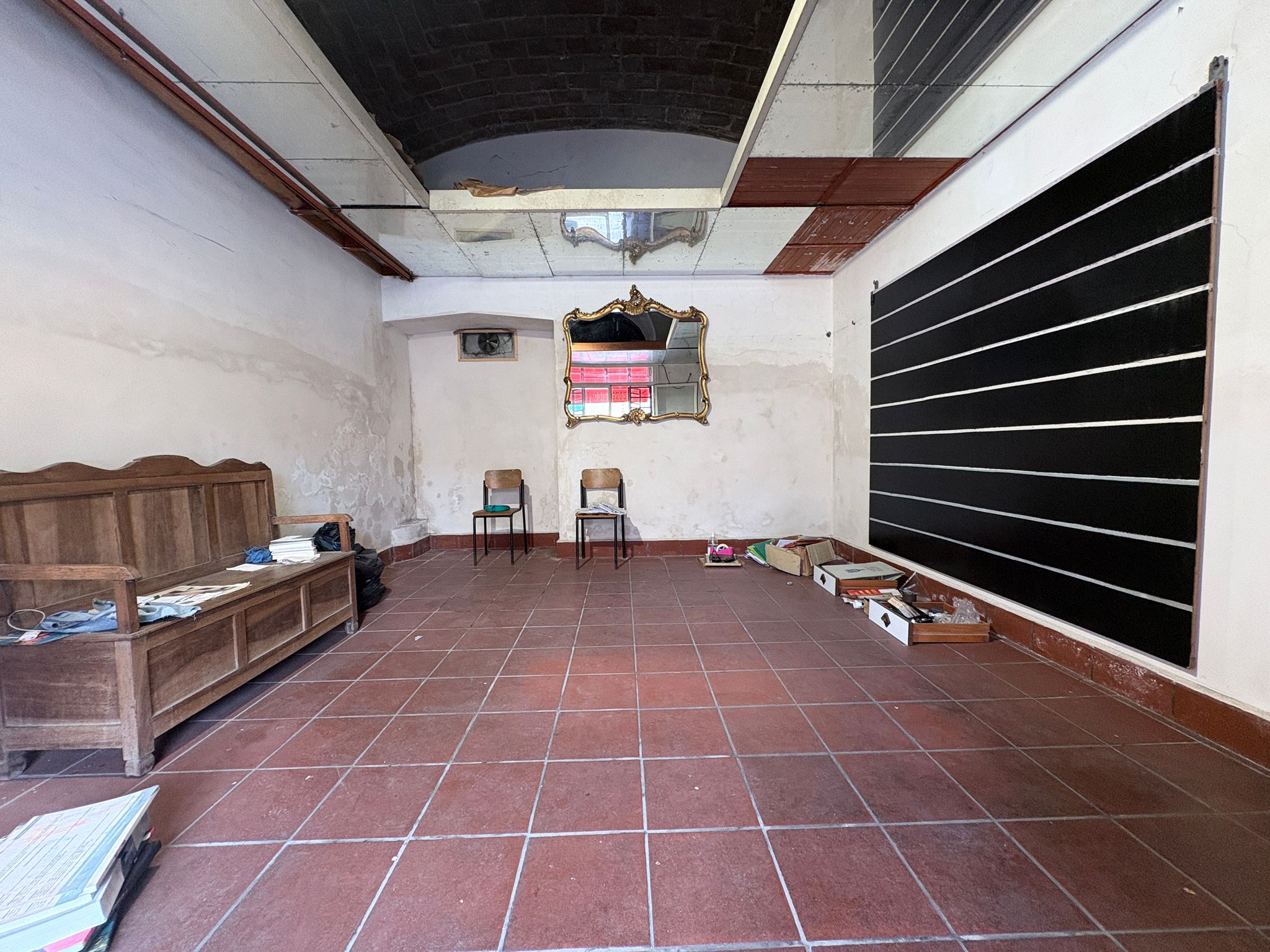 a277bc8e-58ee-425d-ba03-ef969d1a0483 LIBERTA1100-Locale Commerciale centralissimo-doppio ingresso-grande visibilità