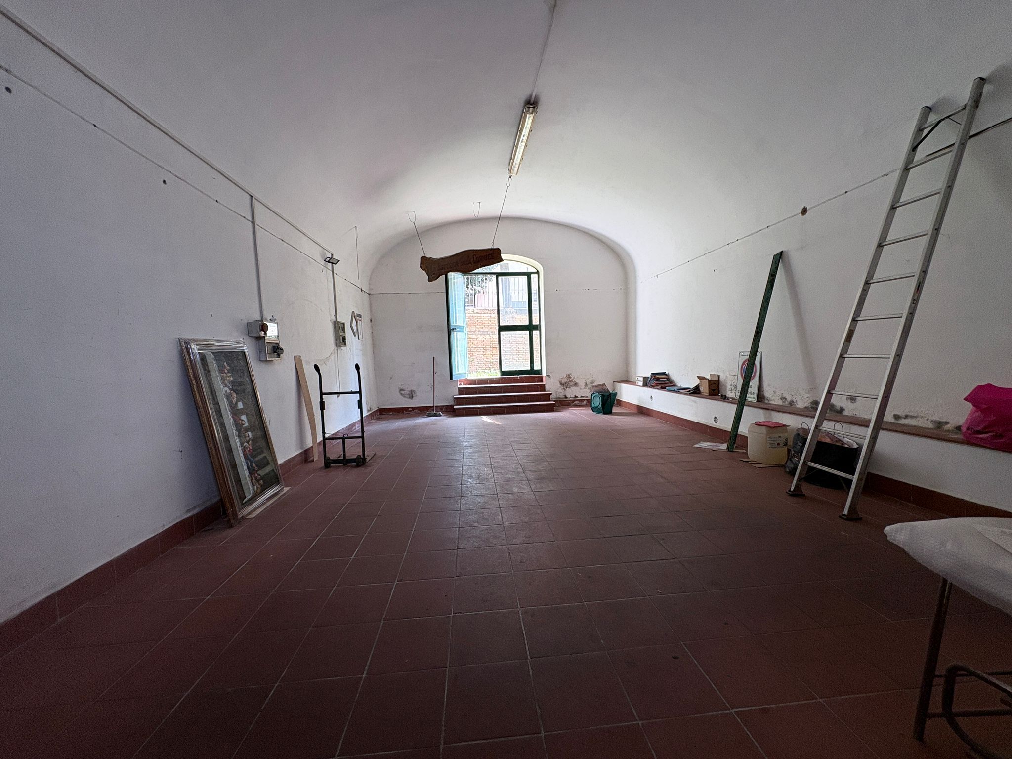 c12547aa-c9c5-4aee-b5e1-135fa11ed9a3 LIBERTA1100-Locale Commerciale centralissimo-doppio ingresso-grande visibilità