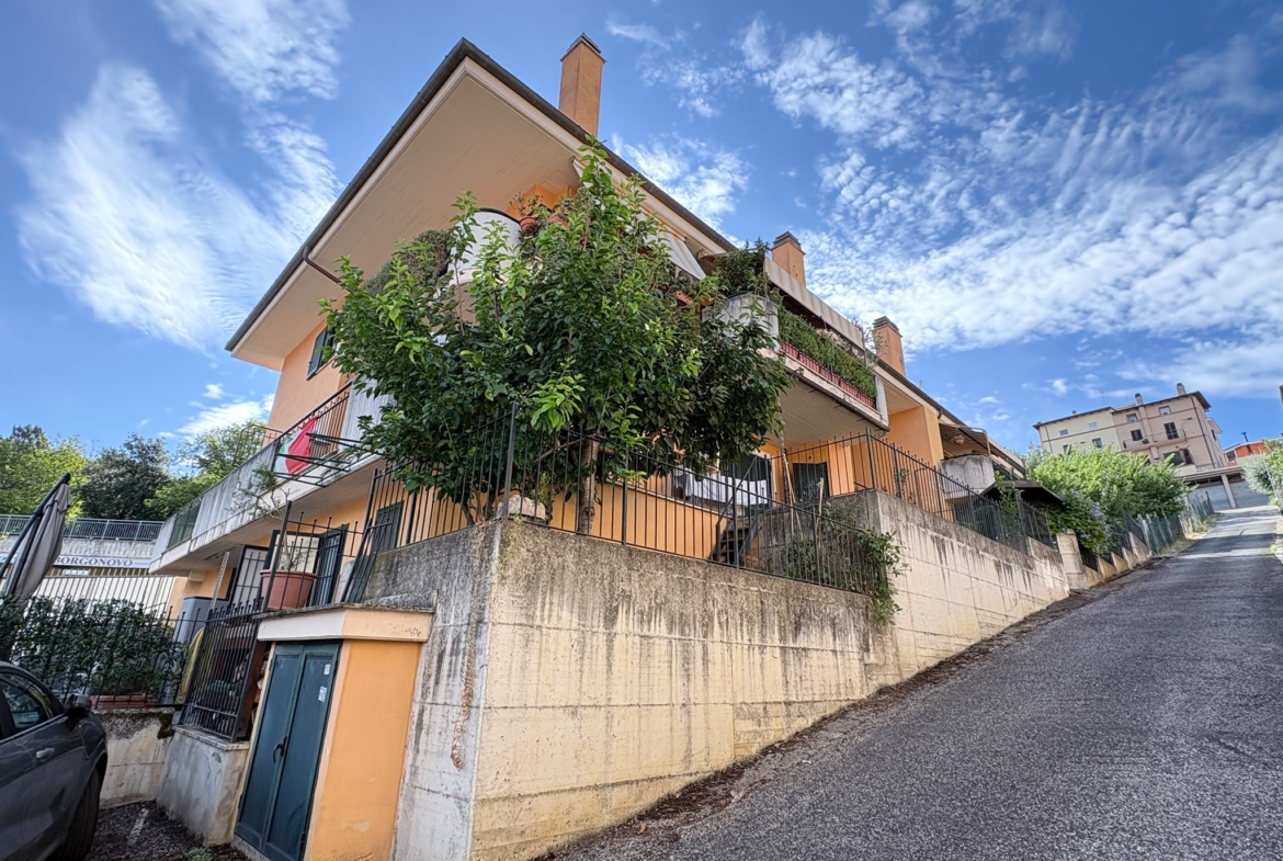MAIELLA800– Appartamento Trilocale con terrazzo e box-ottimo stato