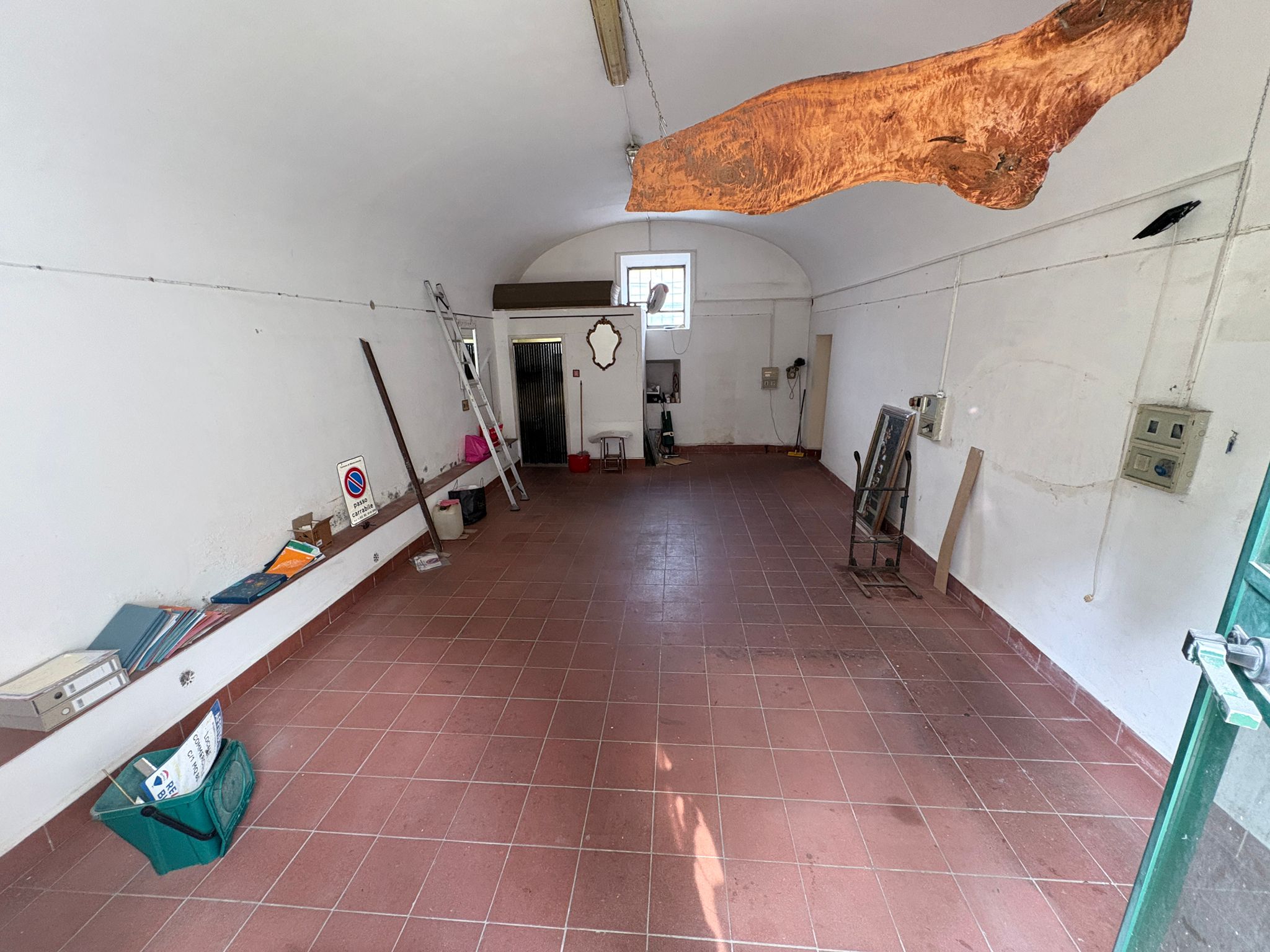 e63114e5-07a8-4005-91bb-447ef0543416 LIBERTA1100-Locale Commerciale centralissimo-doppio ingresso-grande visibilità