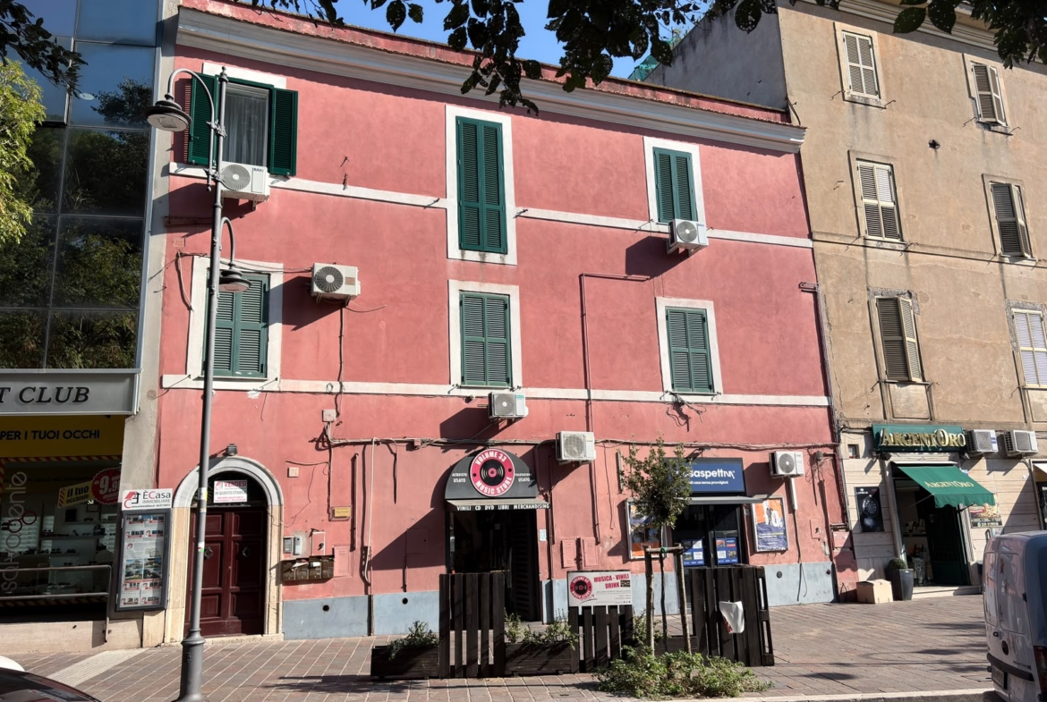 MATTEOTTI179-Centralissimo e Ampio quadrilocale luminoso e caratteristico